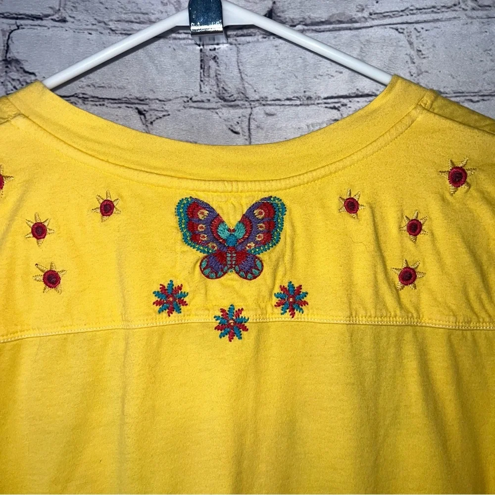 Johnny Was Los Angeles Embroidered V-Neck Yellow Fitted Tee - Picture 4 of 6